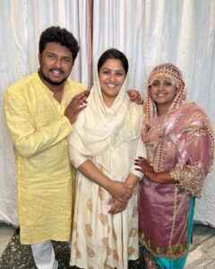 Senior actress Shanoor Sana family photos